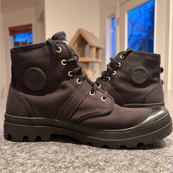 Palladium Men\'s Black Canvas Boots